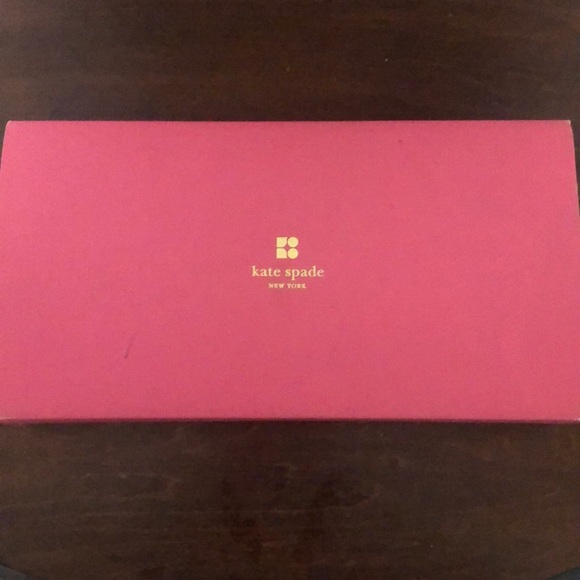 KATE SPADE WALLET NEW - Picture 1 of 6